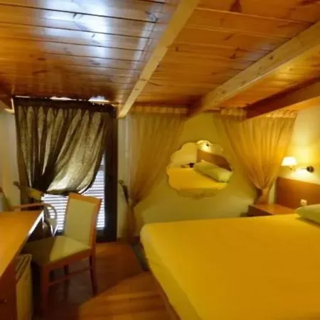 Chris Hotel Athens